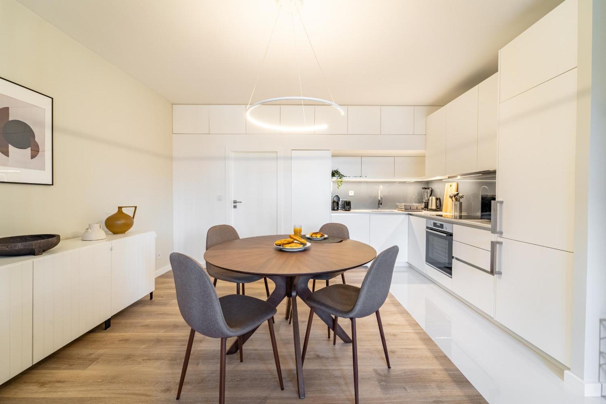 On The Square Flat - City Center By House And People บรากา ภายนอก รูปภาพ